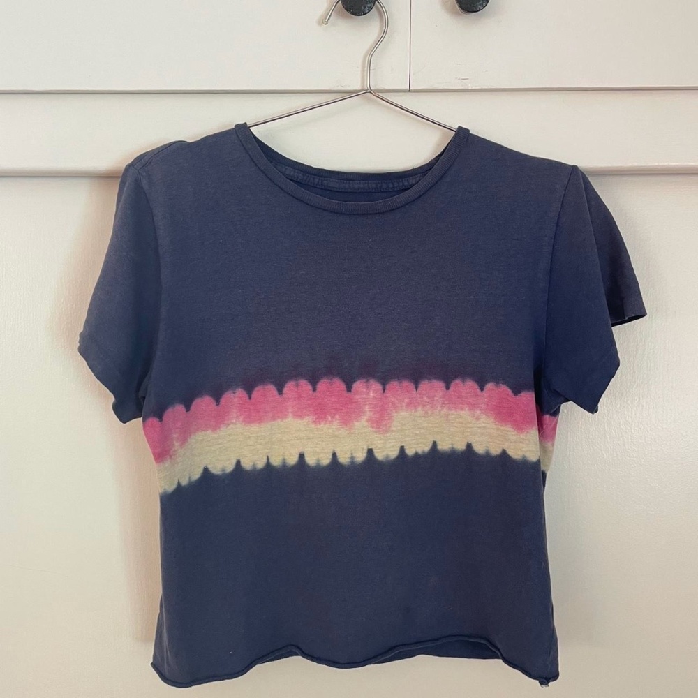 Tie dye t-shirt. Cropped. Raw hem.